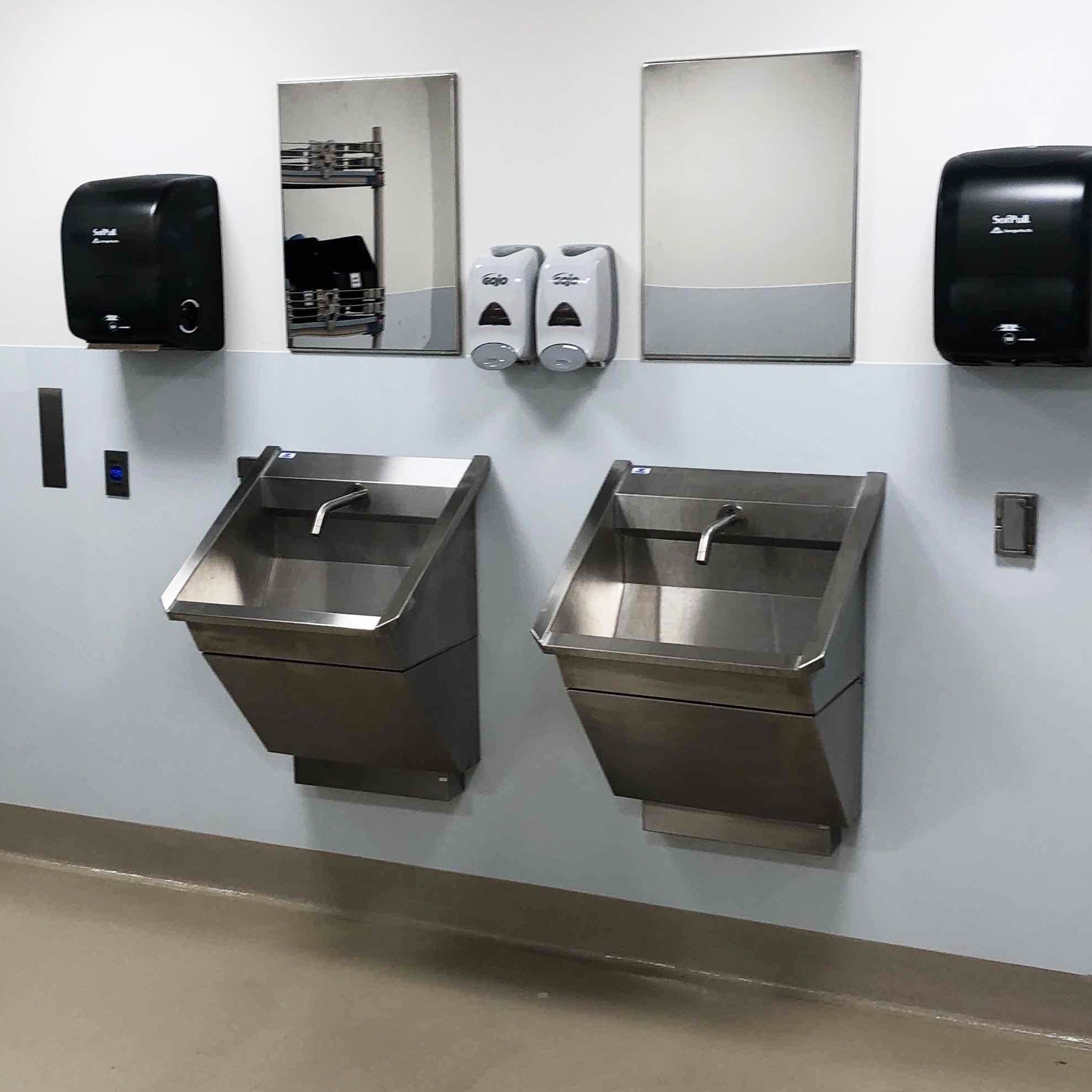 Single user series 1 wash basin with skirt