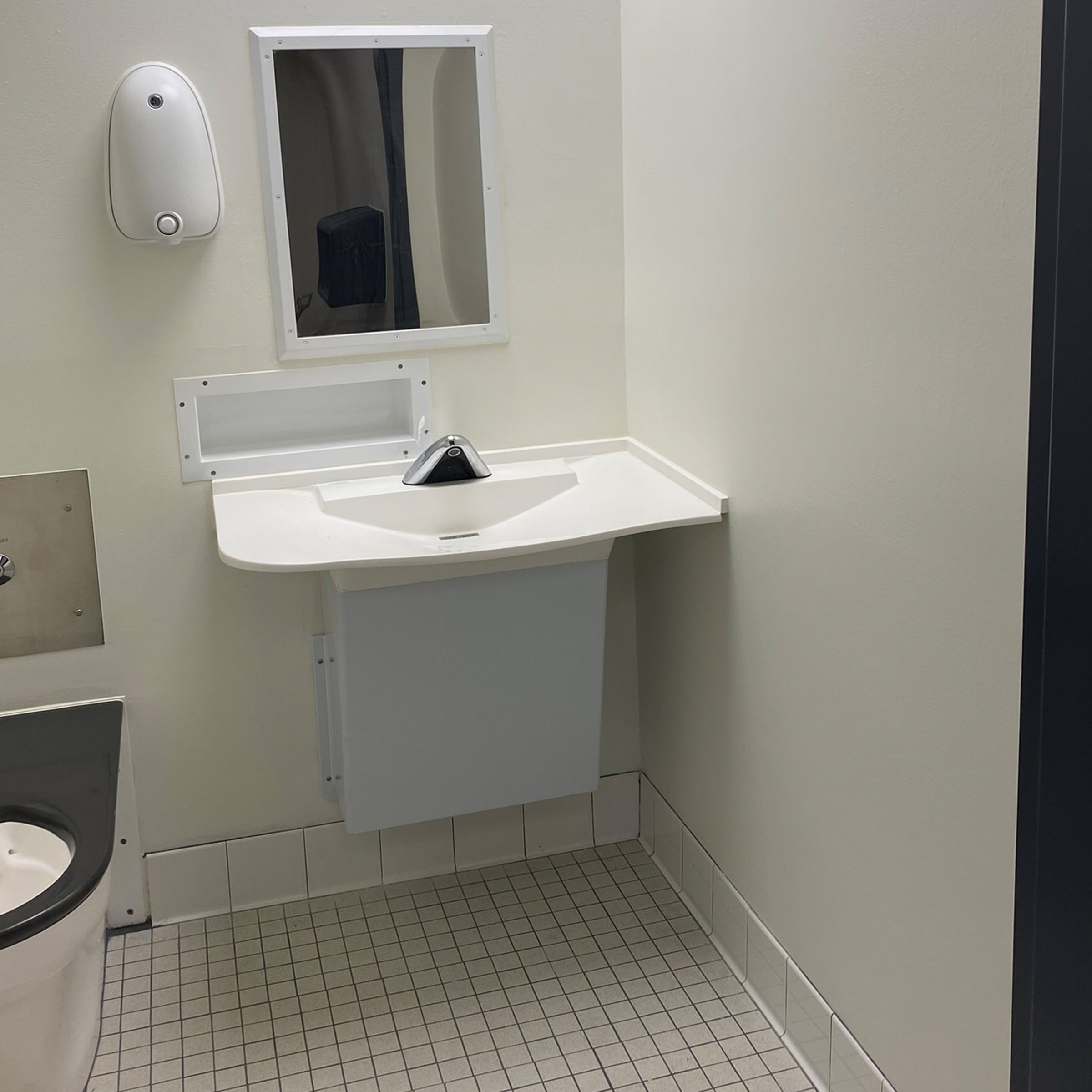 ligature resistant wing rx sink