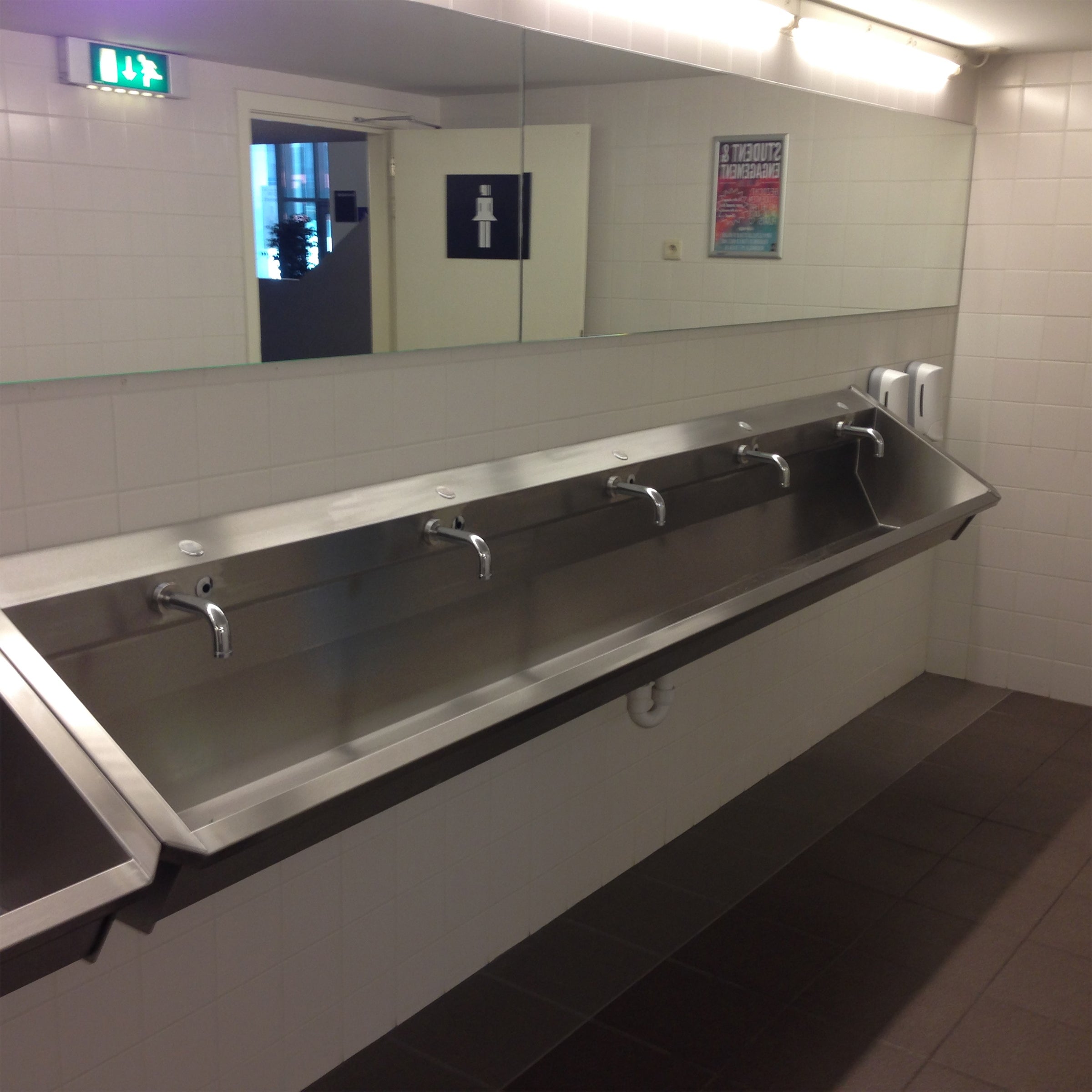 line1 5-user wash basins with sensor faucets